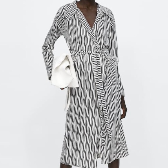 Zara black and white printed wrap dress NWT - Picture 1 of 3